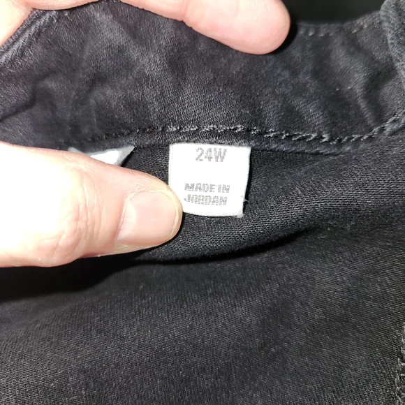 Style & Co. Black Plus Size 24w Capris - Picture 7 of 10